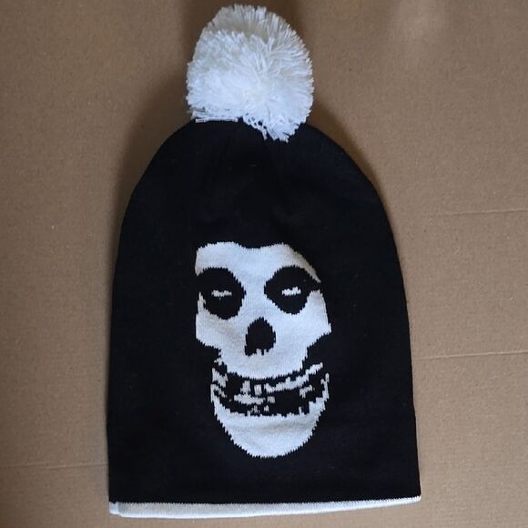 Black and White Misfits Beanie - Picture 4 of 7